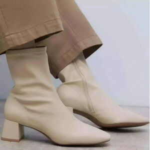 {Zara} Ecru Leather Zippered Boots - Size 39